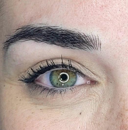 Micropigmentación de cejas pelo a pelo antes y después — Isabel Santamaría Sabadell