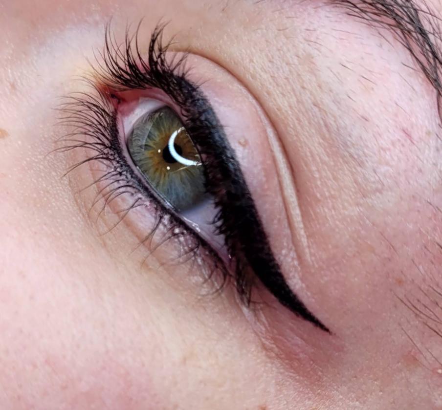 Micropigmentación de ojos eyeliner permanente — Isabel Santamaría Sabadell
